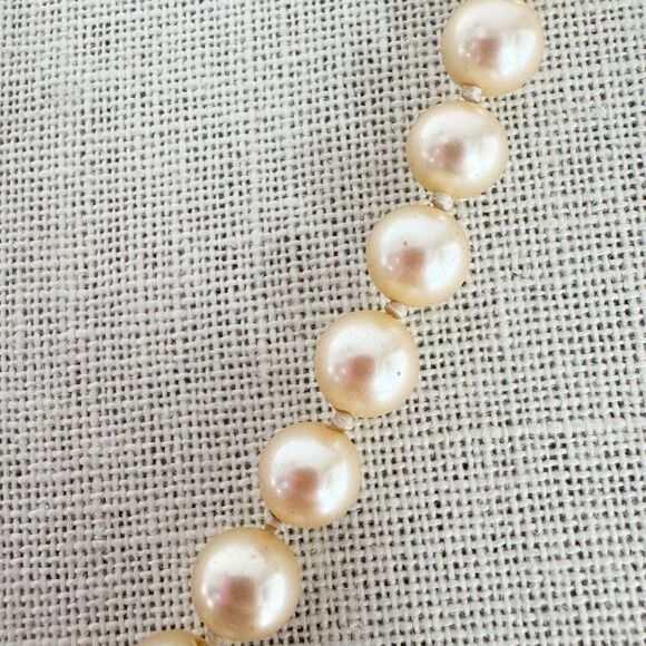 Vintage 30” Faux Pearl Necklace With Decorative Box Clasp Mid Century Jewelry - Picture 3 of 9